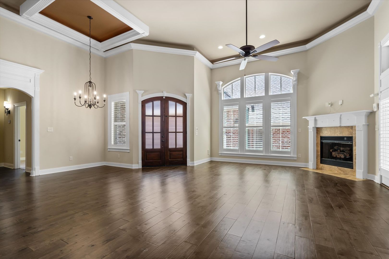 Stunning Custom Home With Exquisite Upgrades – photo 3