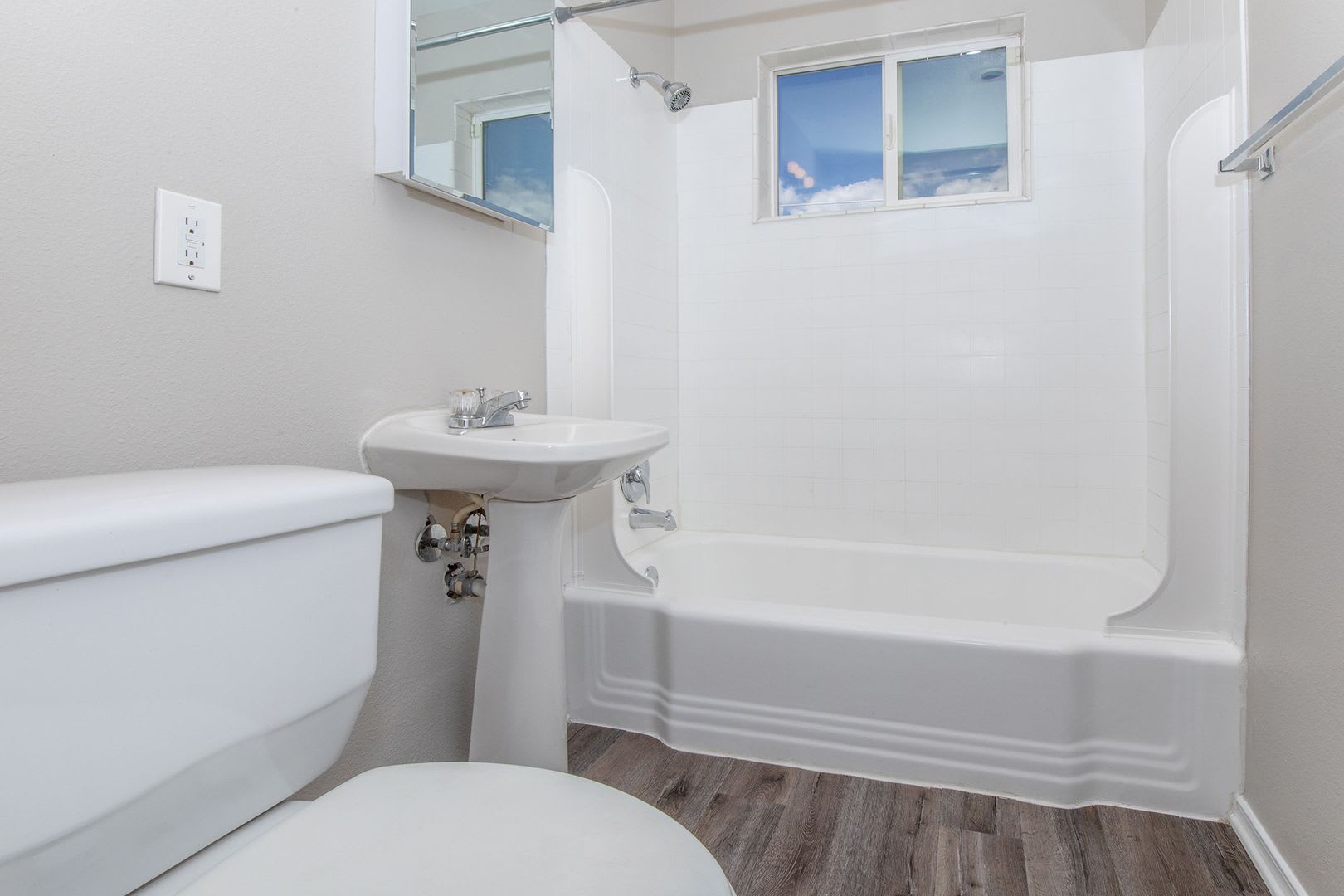 De Cortez Apartments – photo 3