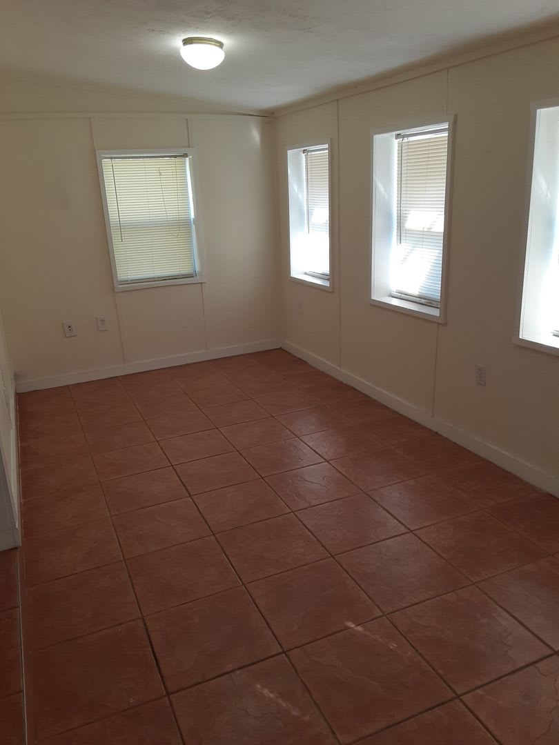 Annual unfurnished 2/1 SFH near Ringling College – photo 5