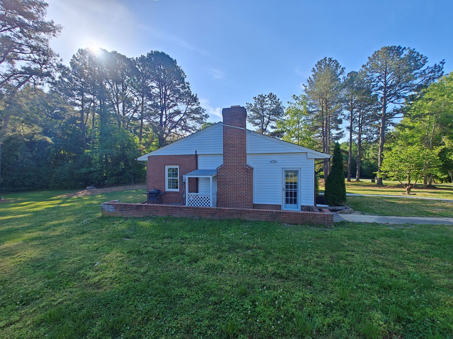 3 bedroom ranch style home in Amelia – photo 3