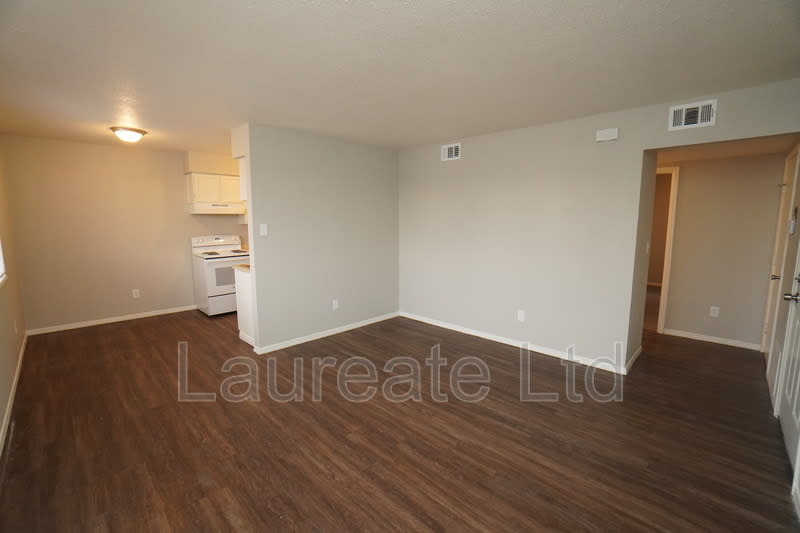 1305 Wolff St – photo 3
