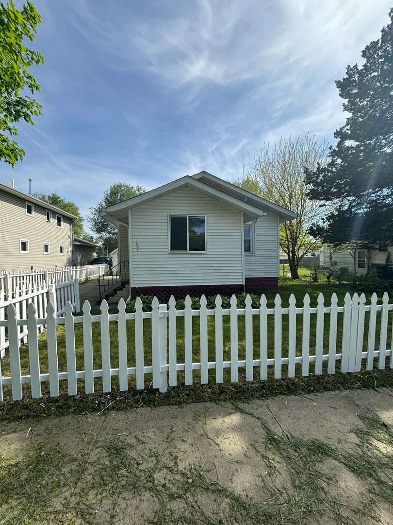 3961 Logan Ave Apt 7 – photo 4
