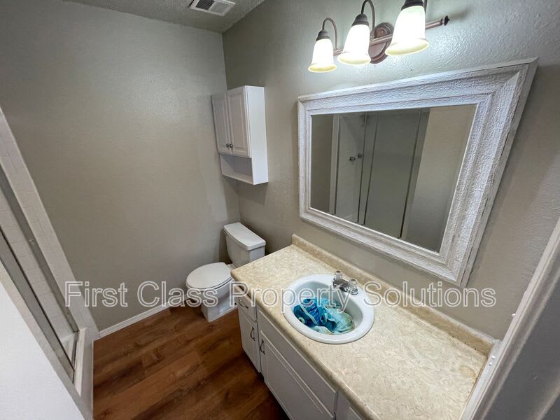 2612 N Ann Arbor Ave – photo 5