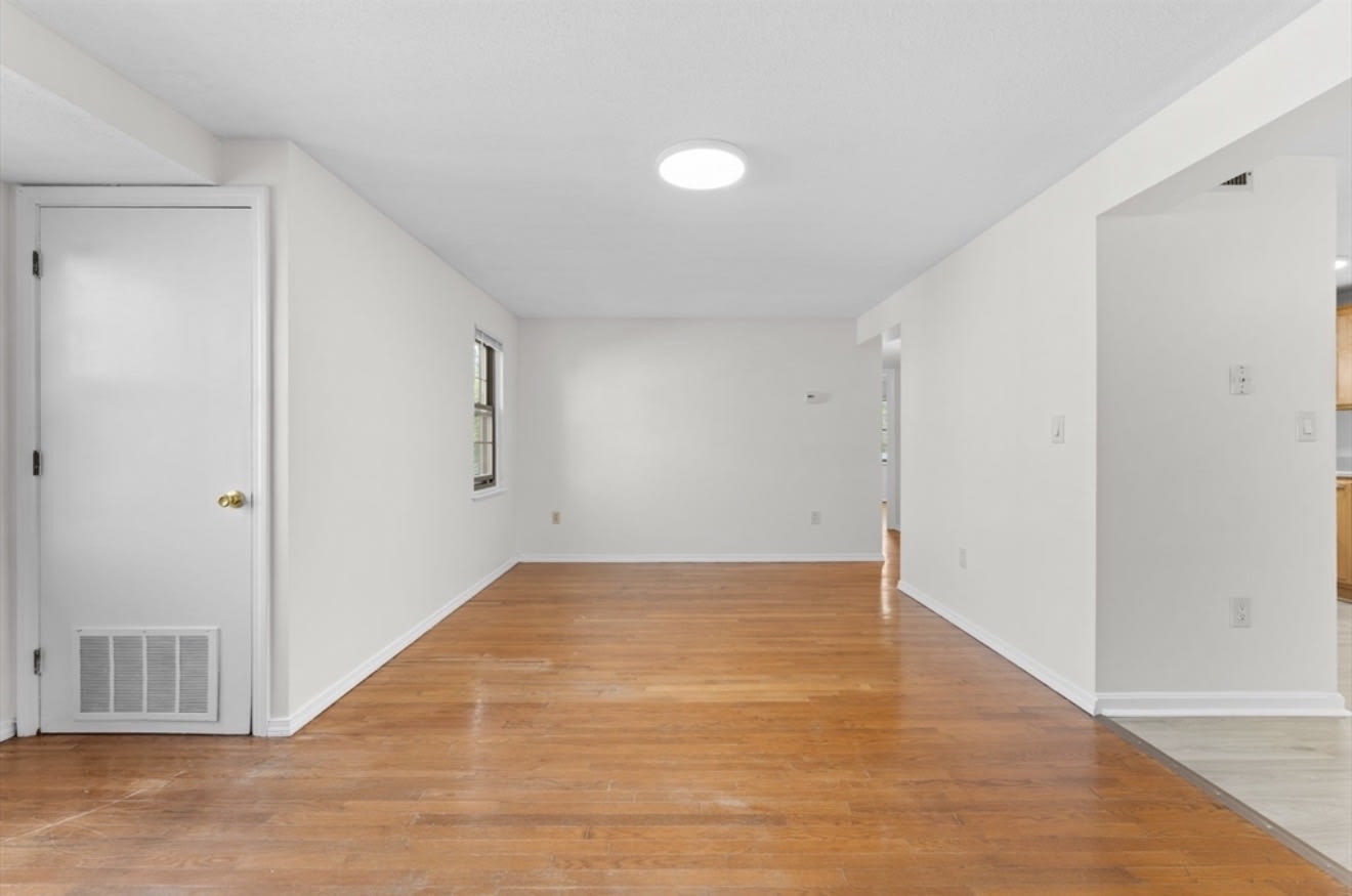 35 Eagle Ave – photo 4