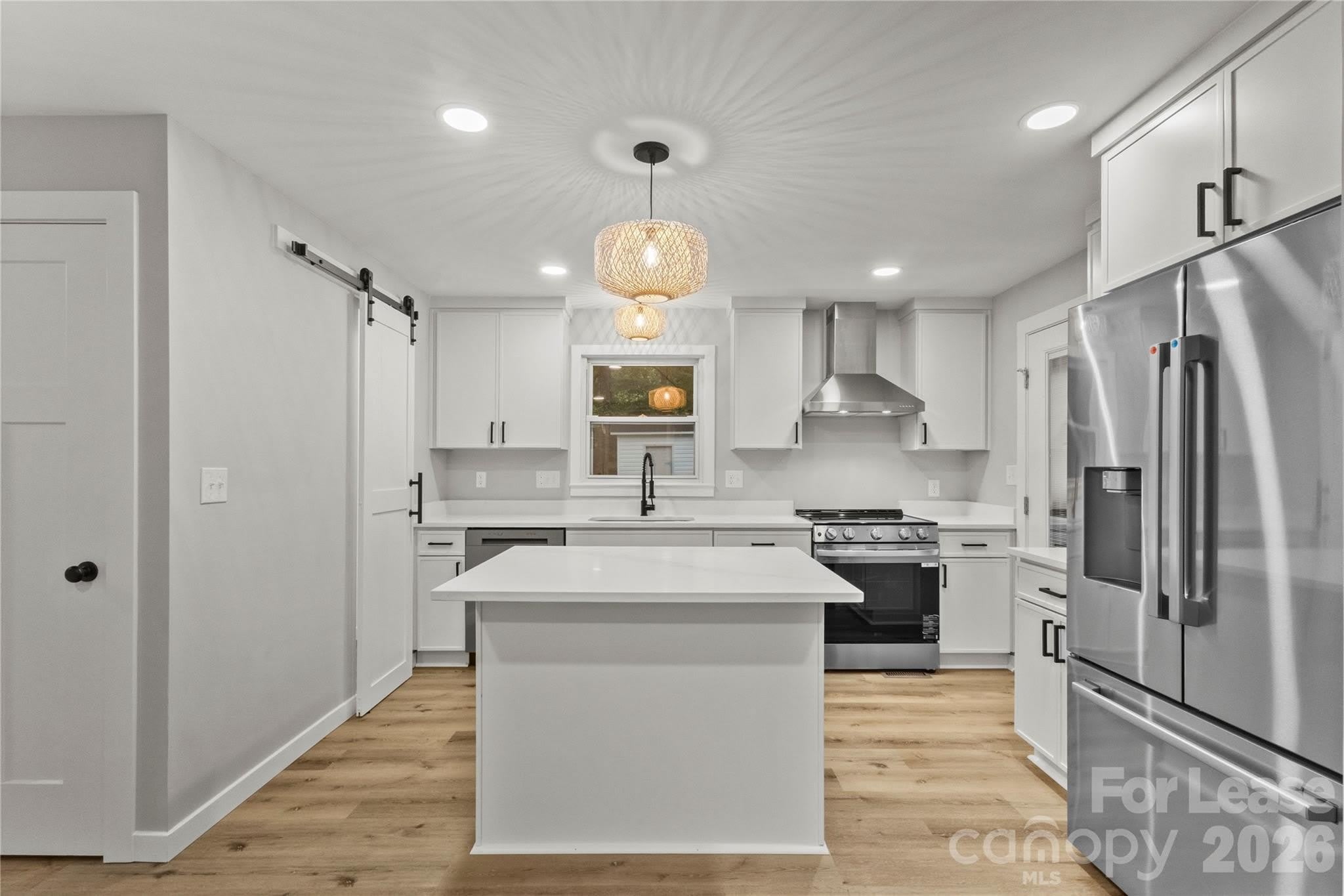 562 Barrington Place NW – photo 3