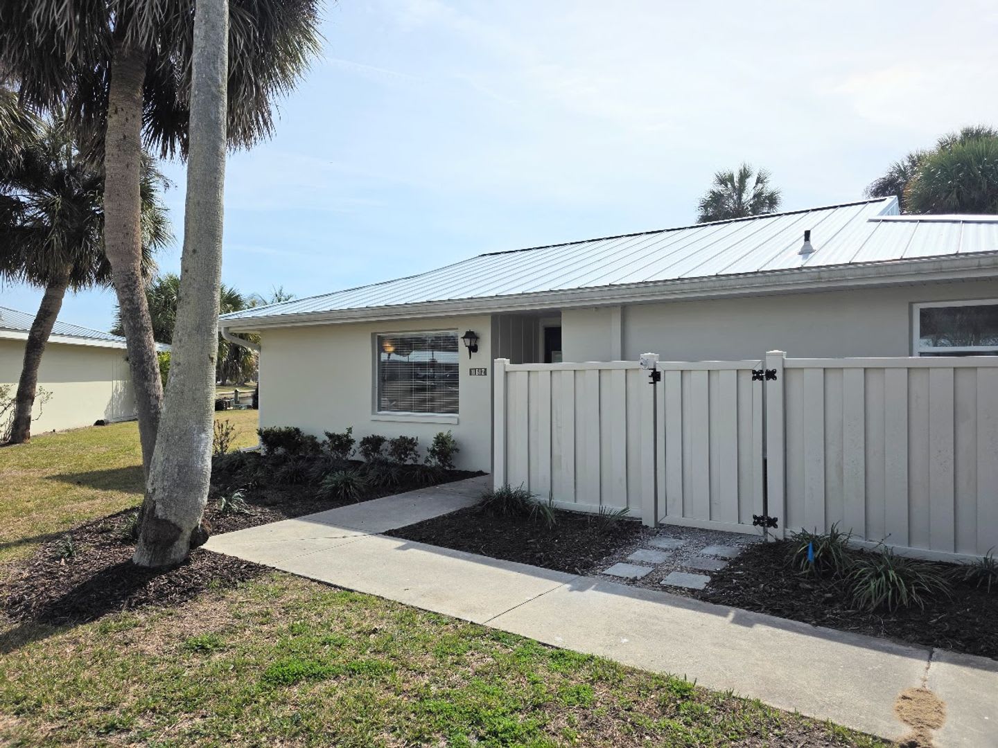 Available 10/1/2026 Beautiful 2-bedroom, 2-bath waterfront villa – photo 1