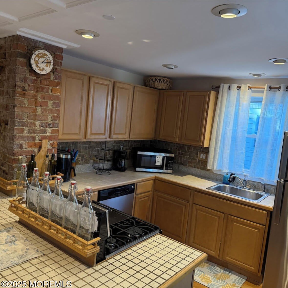1302 Comstock Street – photo 5