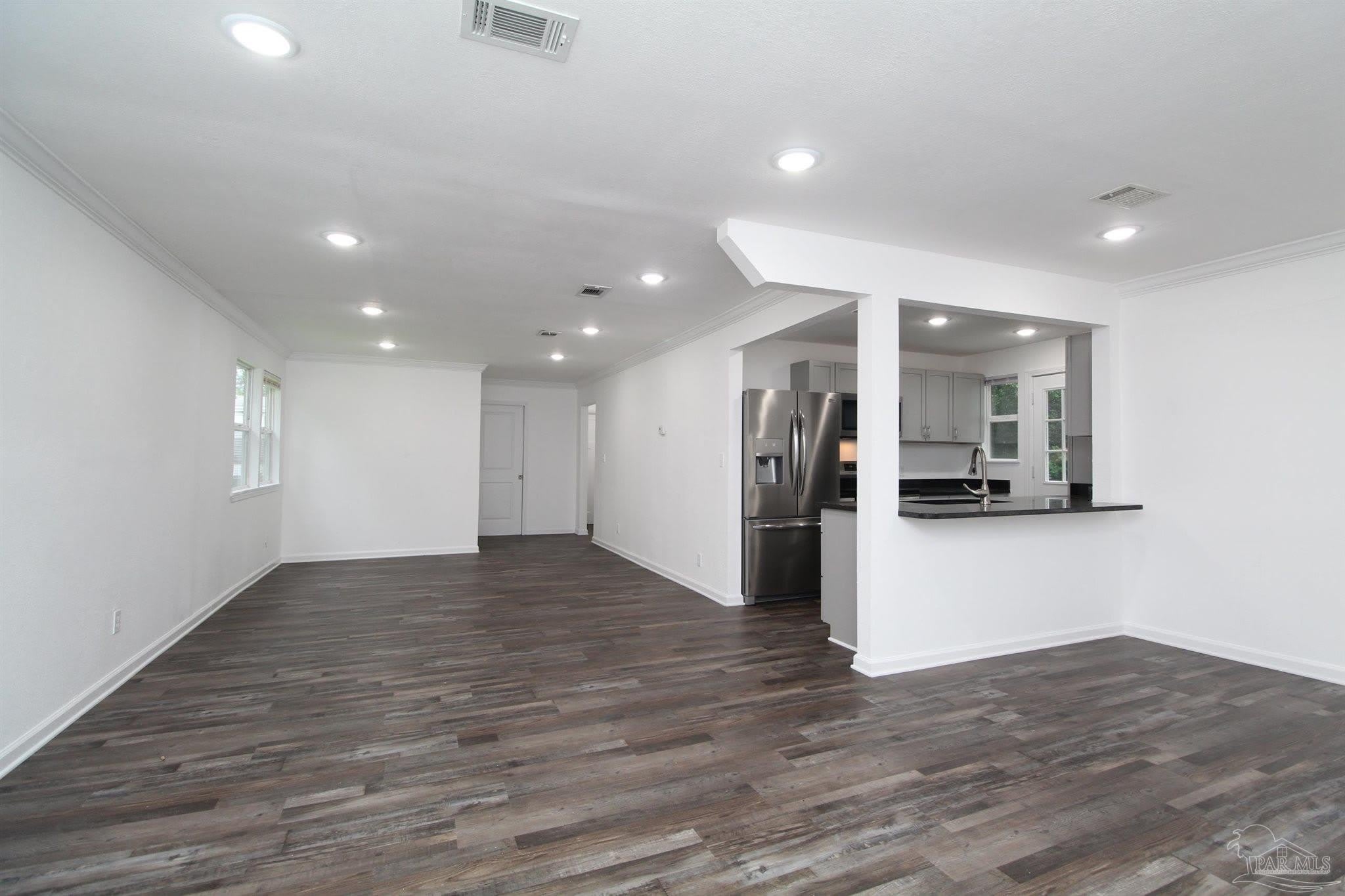 150 E Ensley St – photo 3