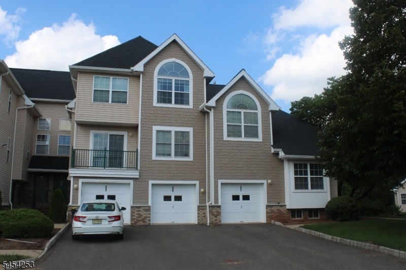 202 Rip Van Dam Ct – photo 1