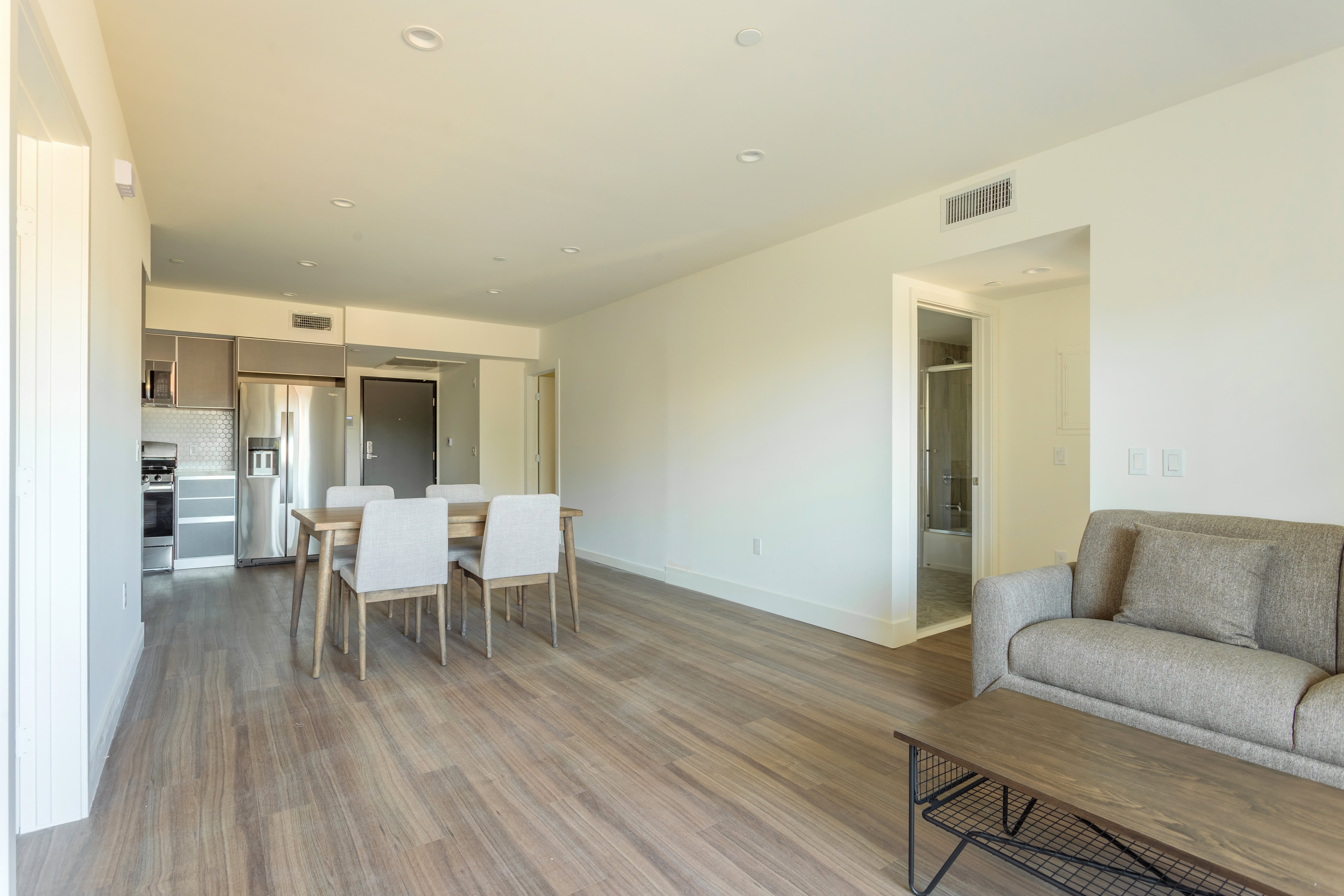 1450 S Barrington Ave – photo 3