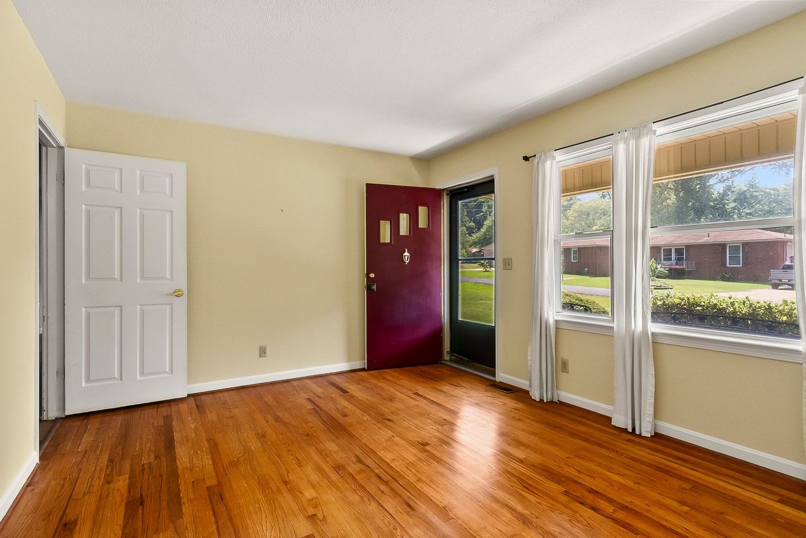 2496 Valley View Lane 3 Bed 2 Bath Available Now! – photo 5