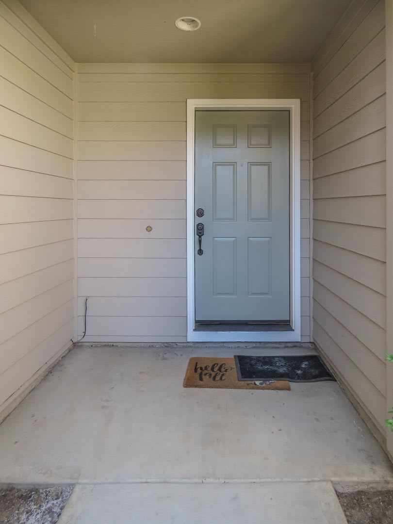 Updated Interior! Spacious 2 Bedroom 2.5 Bath Town home close to Intel and Nike – photo 3