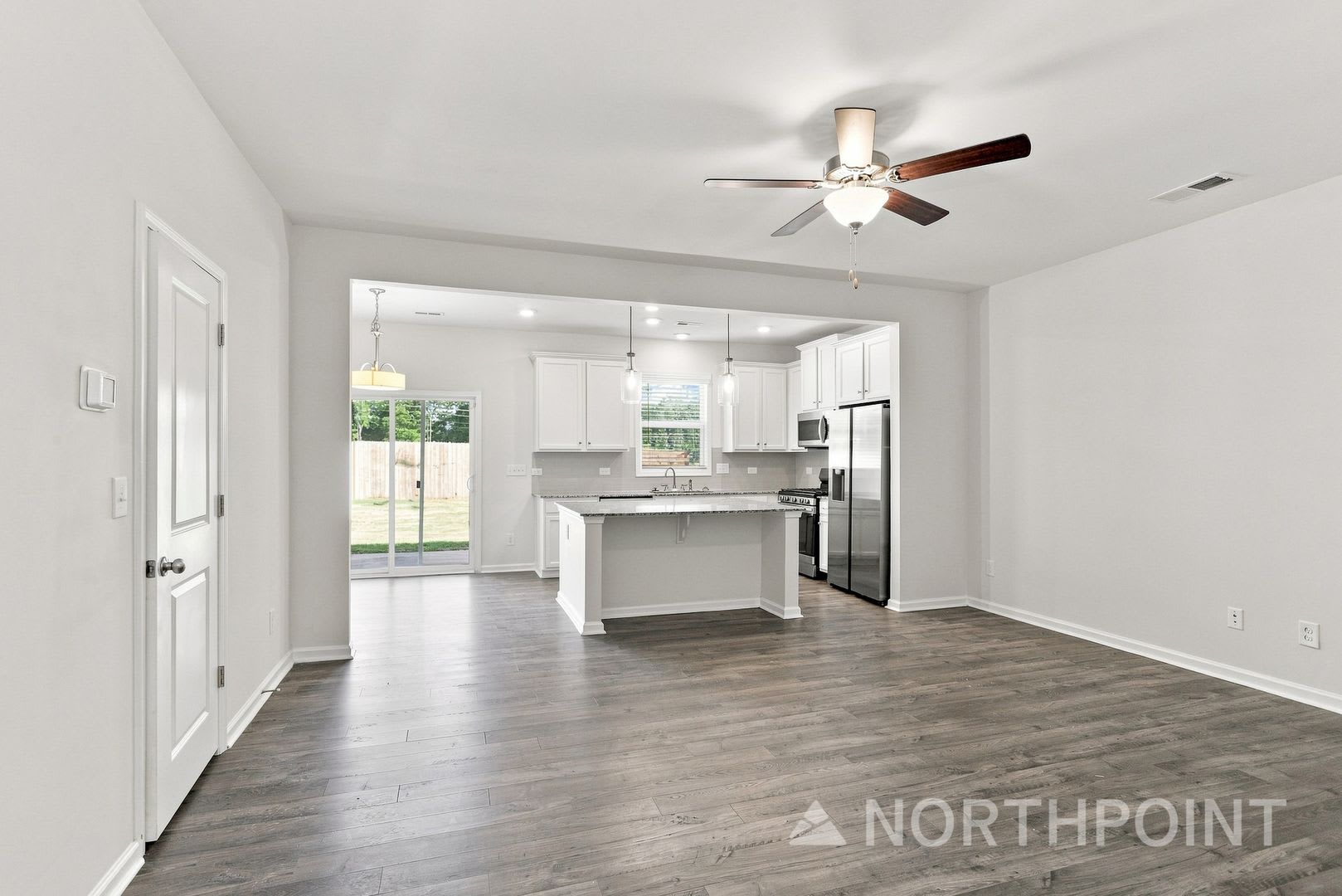 3 bedroom townhome available now! – photo 2