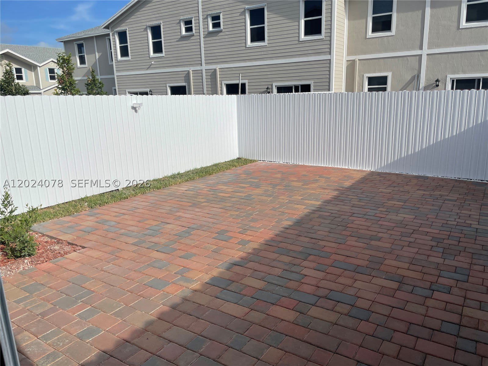 906 SE 17th St – photo 4