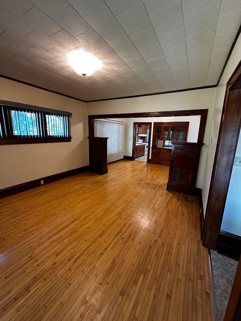 3 Bedroom, 1 Bathroom Single Family Home – photo 4