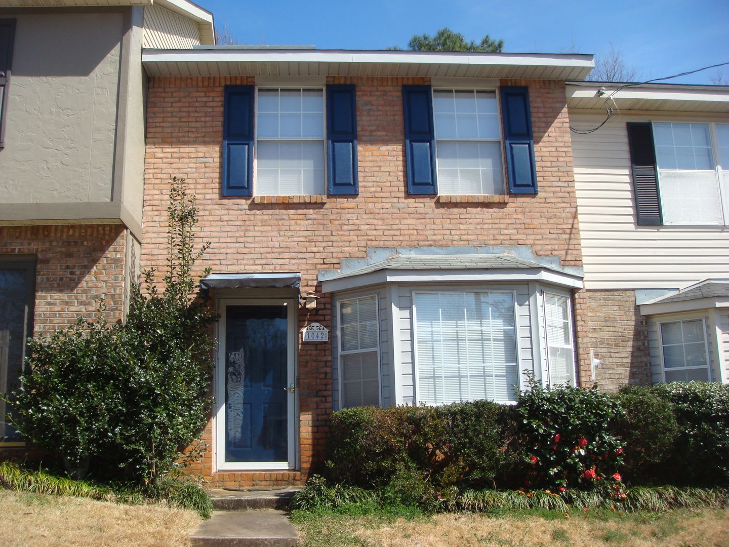 Charming 2 Bed, 1.5 Bath Rental in a Convenient Location – photo 2