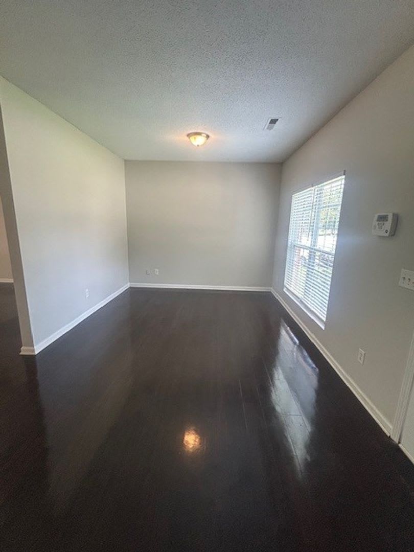 SPACIOUS 4 BED/ 3 BATH HOUSE! – photo 4