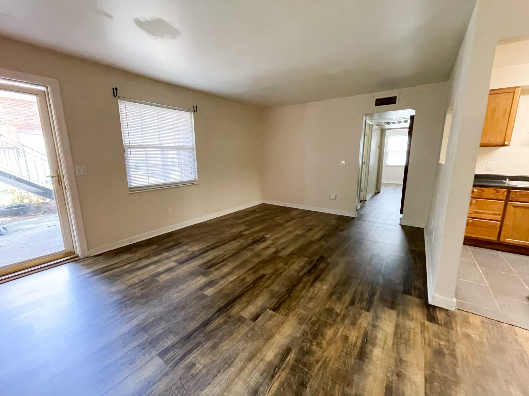 425 Cambout St – photo 3