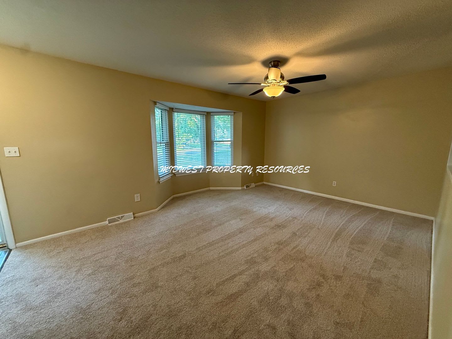 Beautiful 3 Bedroom Home in Lee's Summit – photo 4
