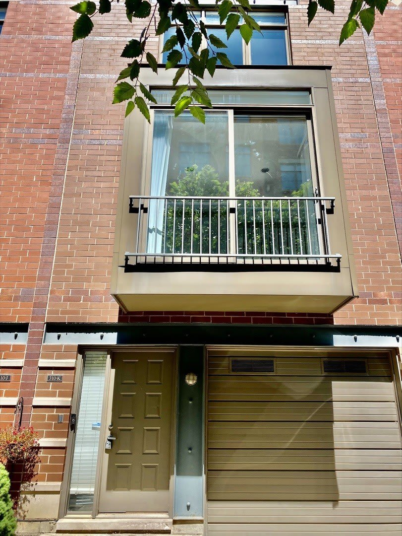 310 N Clinton Street – photo 1
