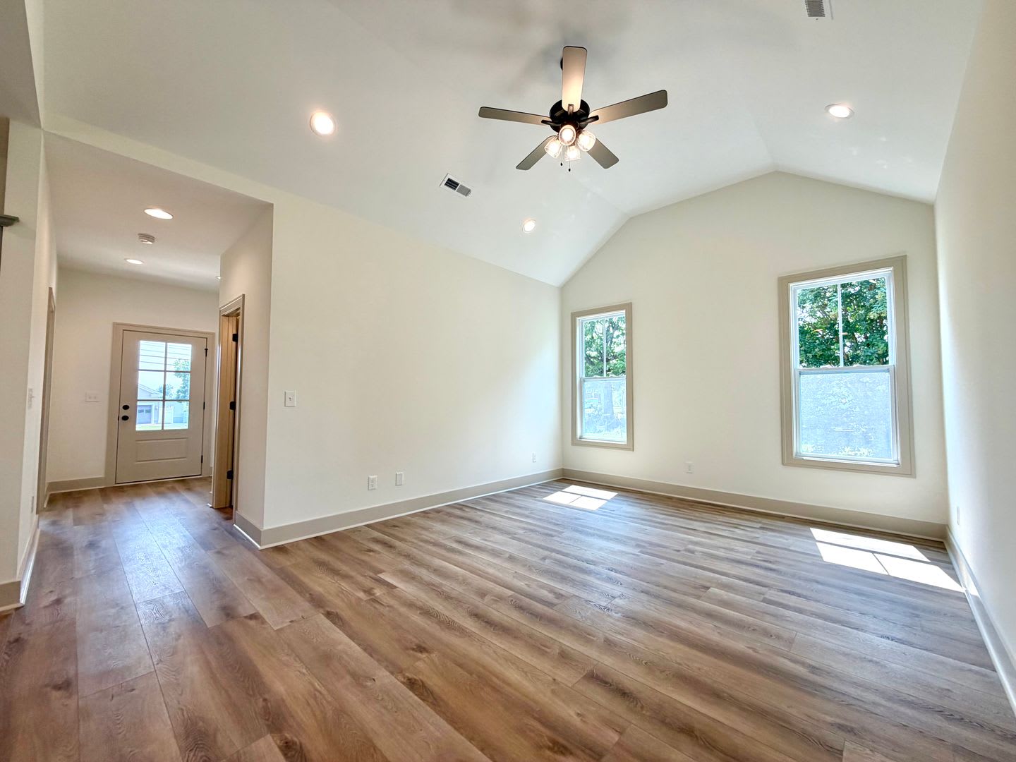 489 S Main St – photo 4