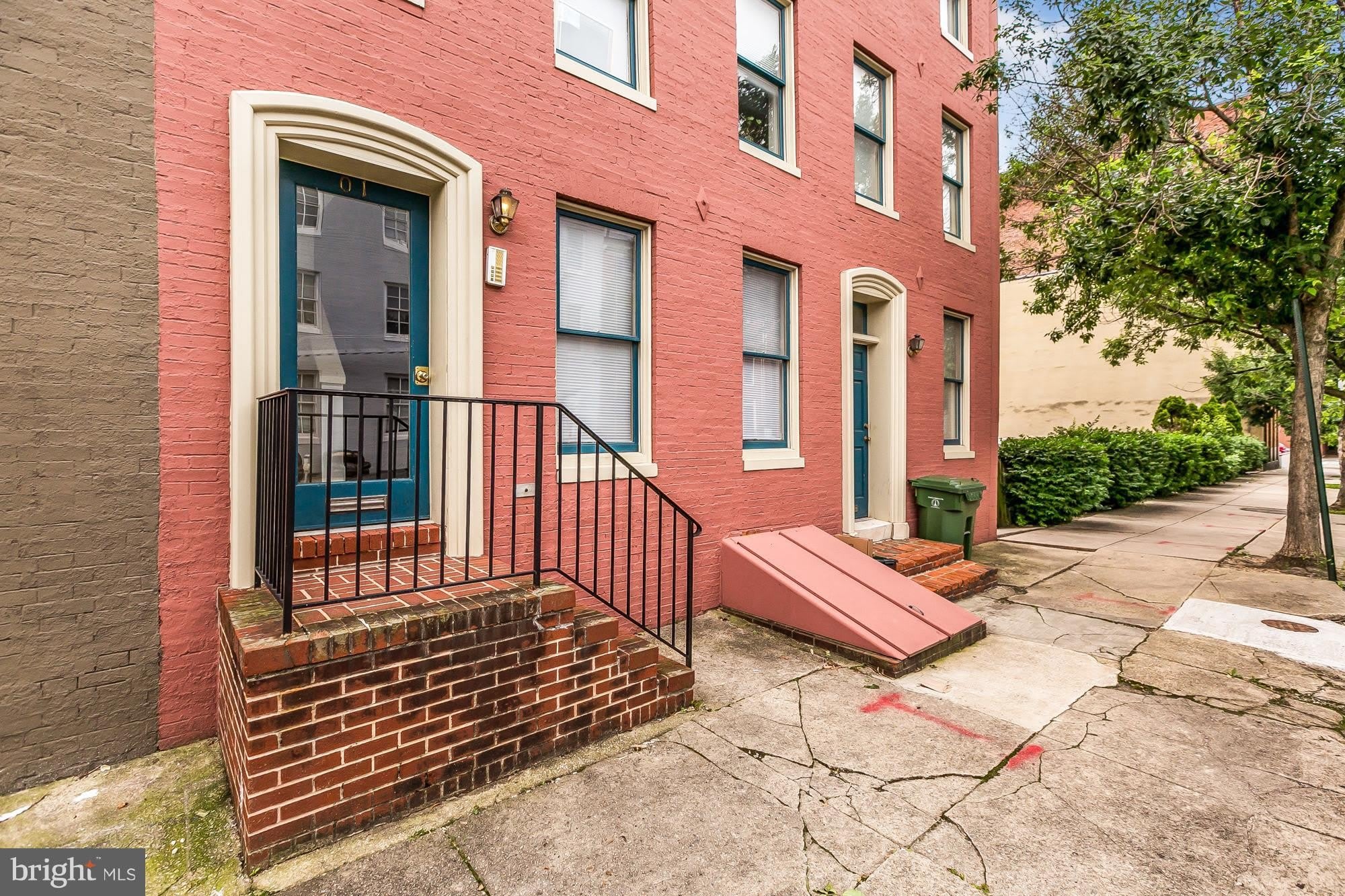 1 W HENRIETTA Street – photo 4