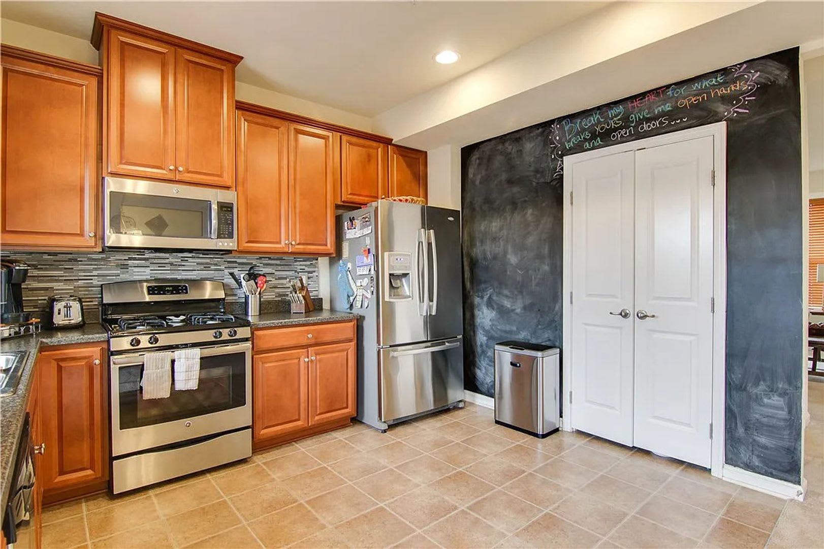 Beautiful 3-Bedroom, 2.5-Bath Townhome in Wexford available September 1! – photo 2