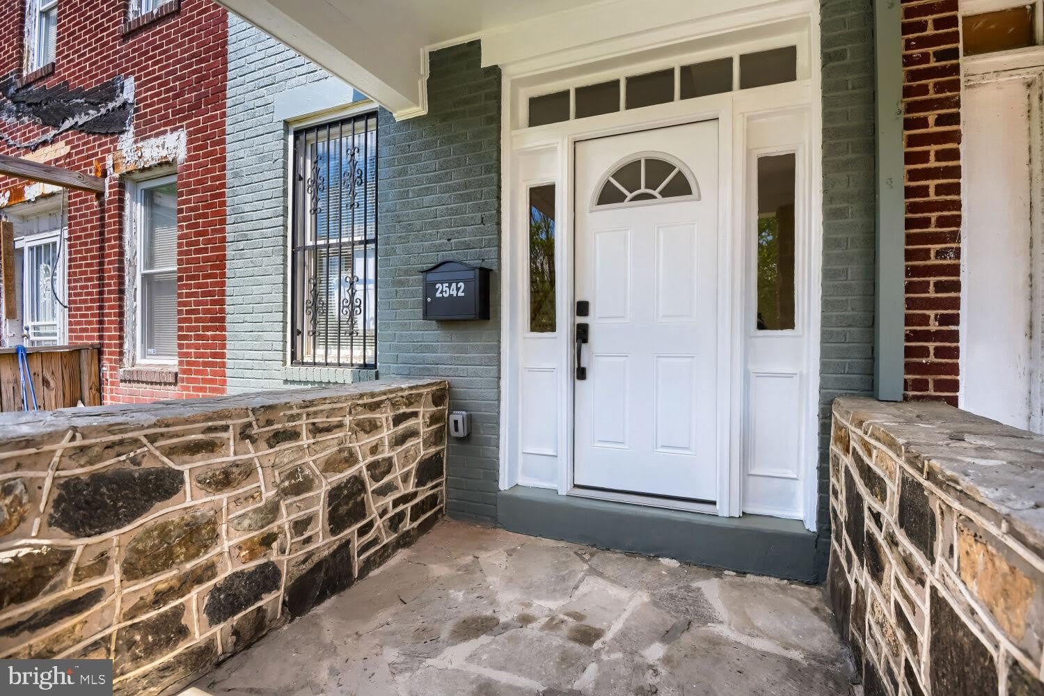 2542 OSWEGO Avenue – photo 3