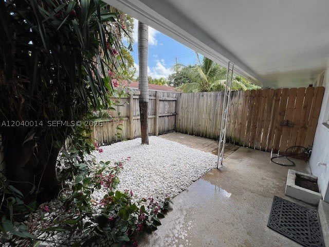 590 NW 40th Ct – photo 4
