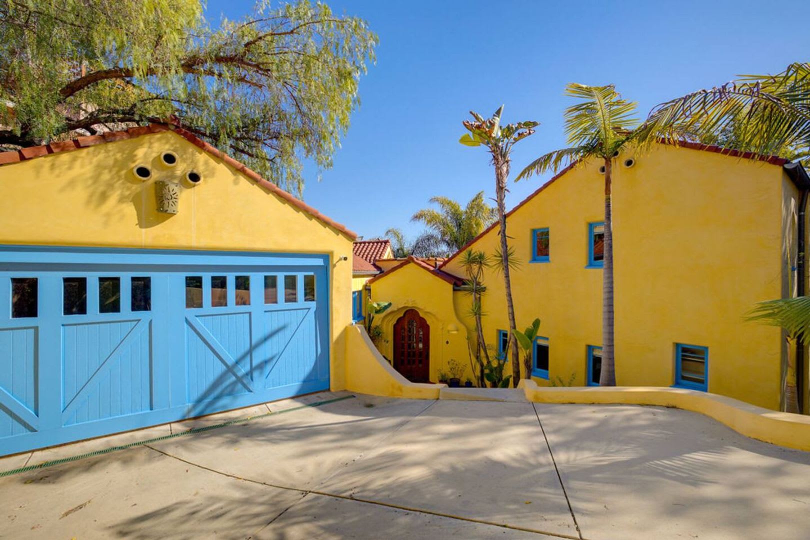 Glorious Gated Private 3 Bed 3 Bath Furnished Spanish Villa With Pool And Hot Tub In The Heart Of Los Feliz – photo 4