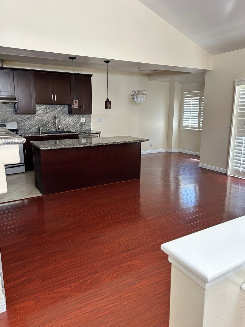2B2B Private Freshly Painted Torrance Condominium Ready For Immediate Occupancy – photo 2