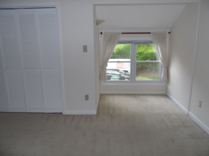 4100 Five Oaks Drive – photo 2