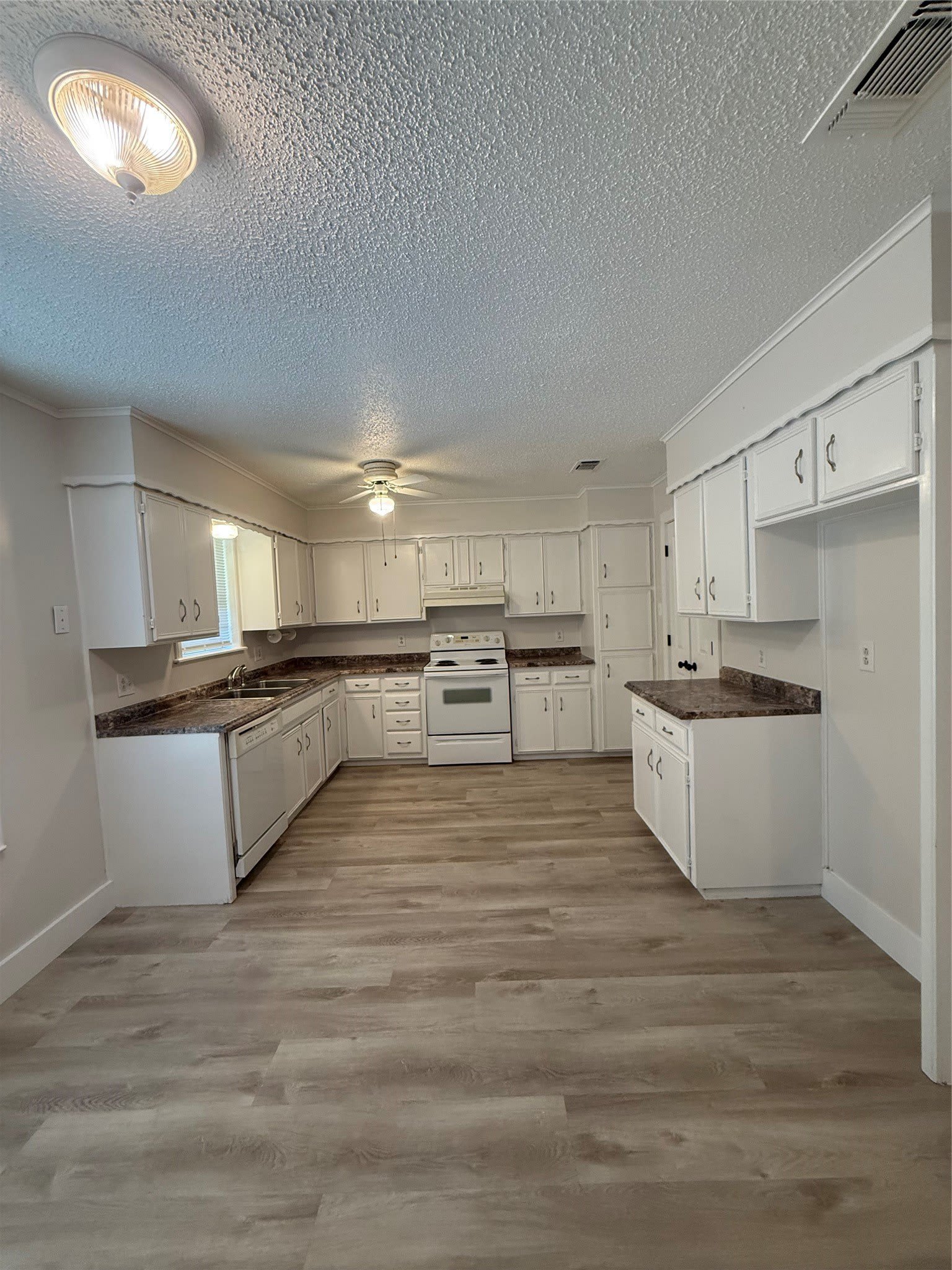 2409 Caprice Avenue – photo 4
