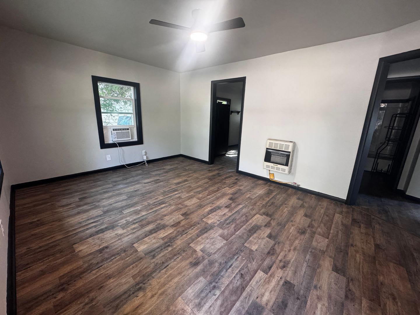 2 Bedroom 1 Bath Home, New Siding and Windows! – photo 3