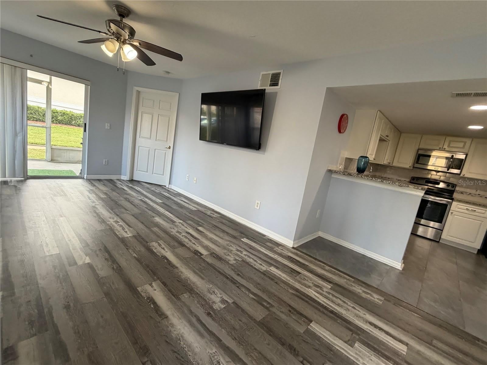 8804 GRAND PALMS Circle – photo 5