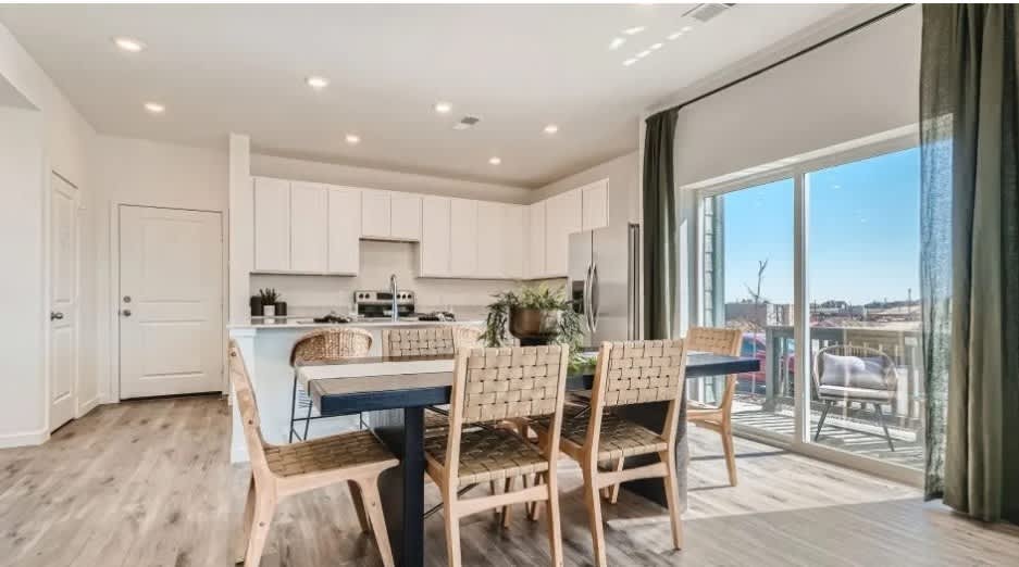 560 Aspen Ave – photo 5