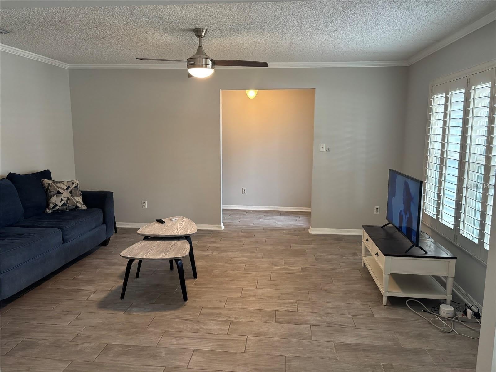 105 E COTTESMORE Circle – photo 3