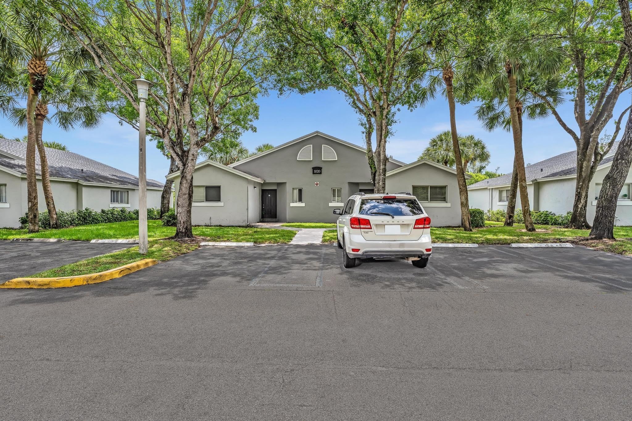 1020 Lake Victoria Drive – photo 3