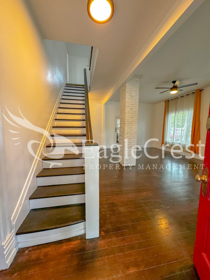 Downtown Walla Walla 4 Bedroom Farmhouse with Modern Comforts $200.00 OFF 2nd MONTHS RENT!!! – photo 2