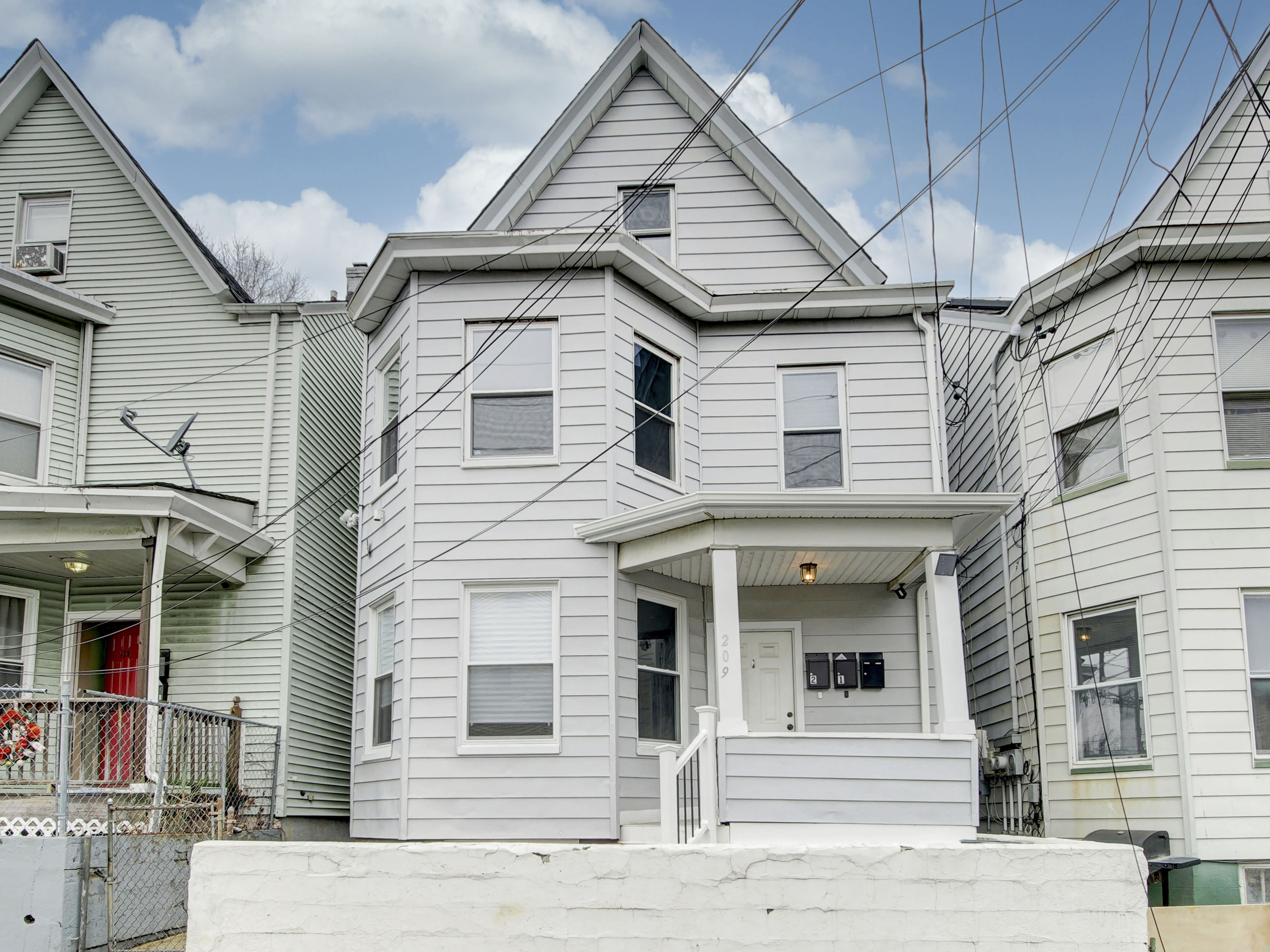 209 N 4th St – photo 1
