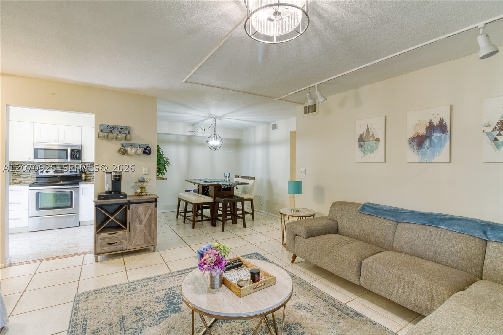 3095 N Oakland Forest Dr – photo 1