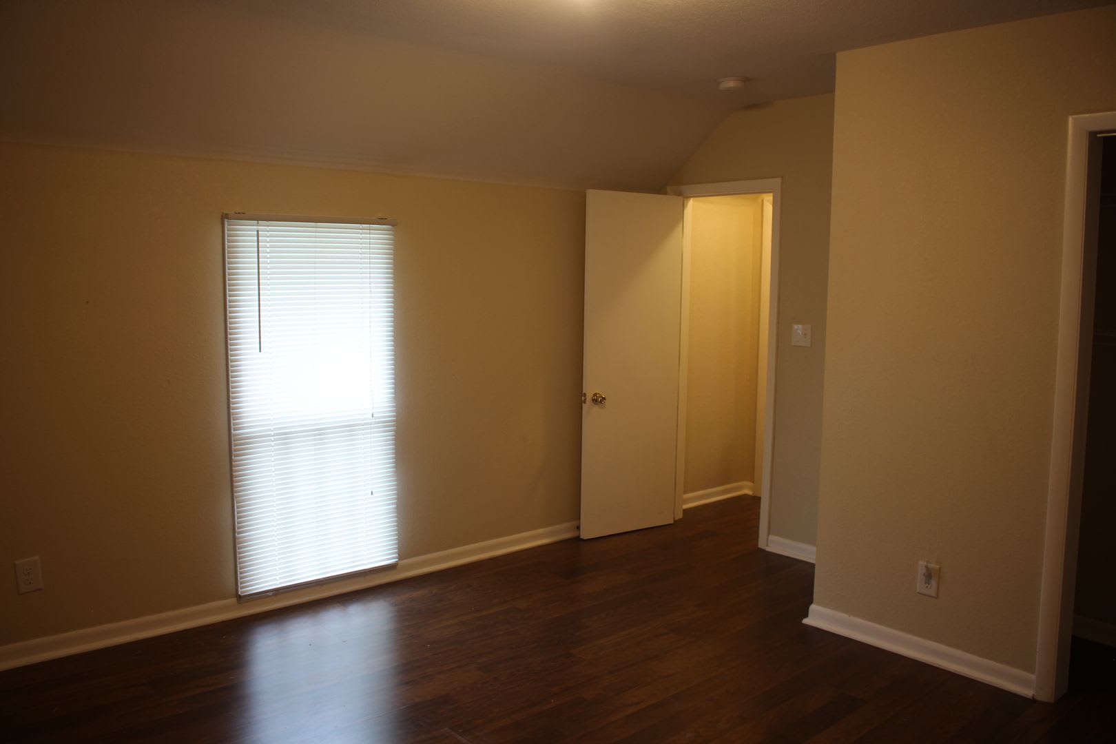 For Rent: 4 Bedroom/1 Bathroom Home – photo 5