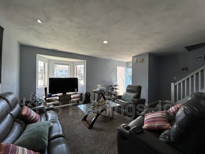 1652 Fairfax Dr – photo 3