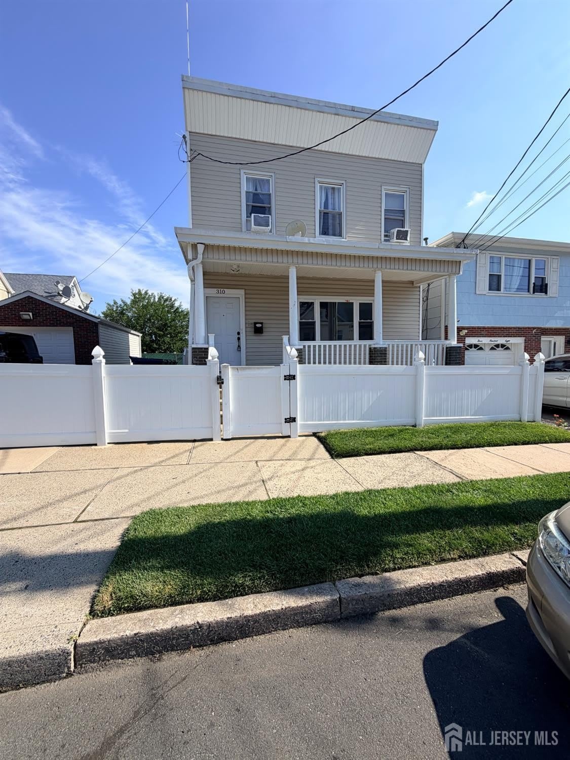 612 Johnstone Street – photo 1