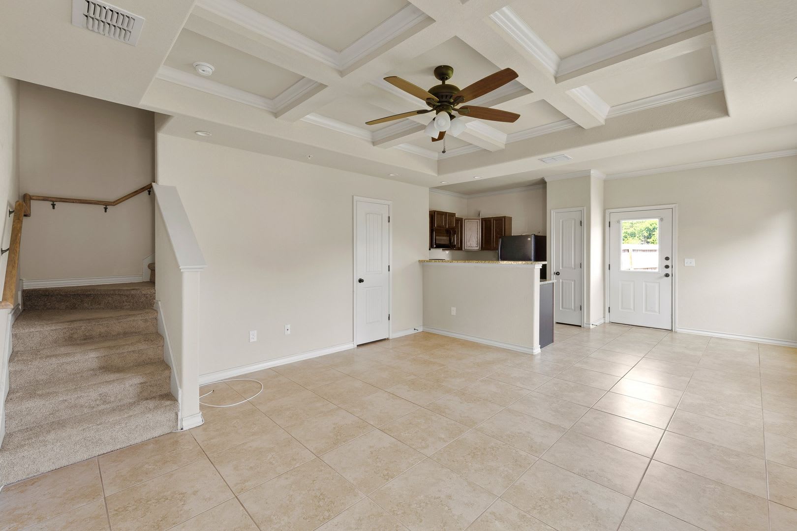 Beautiful 3 bedroom townhome located in Northeast San Antonio! – photo 5