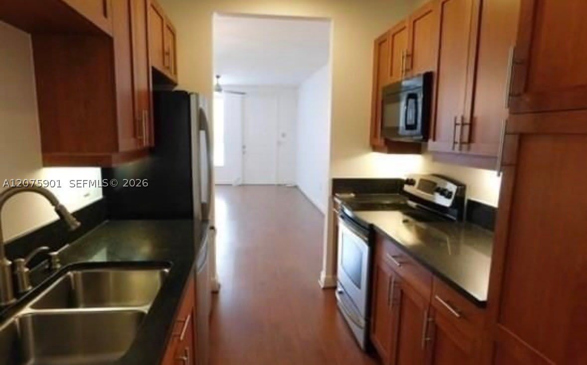 332 SW 14th Ave – photo 2