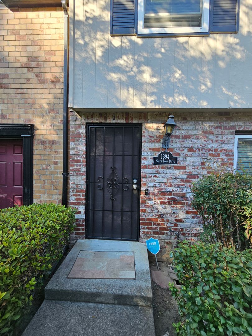 TERRIFIC TOWNHOME in CENTRAL SAN JOSE – photo 2