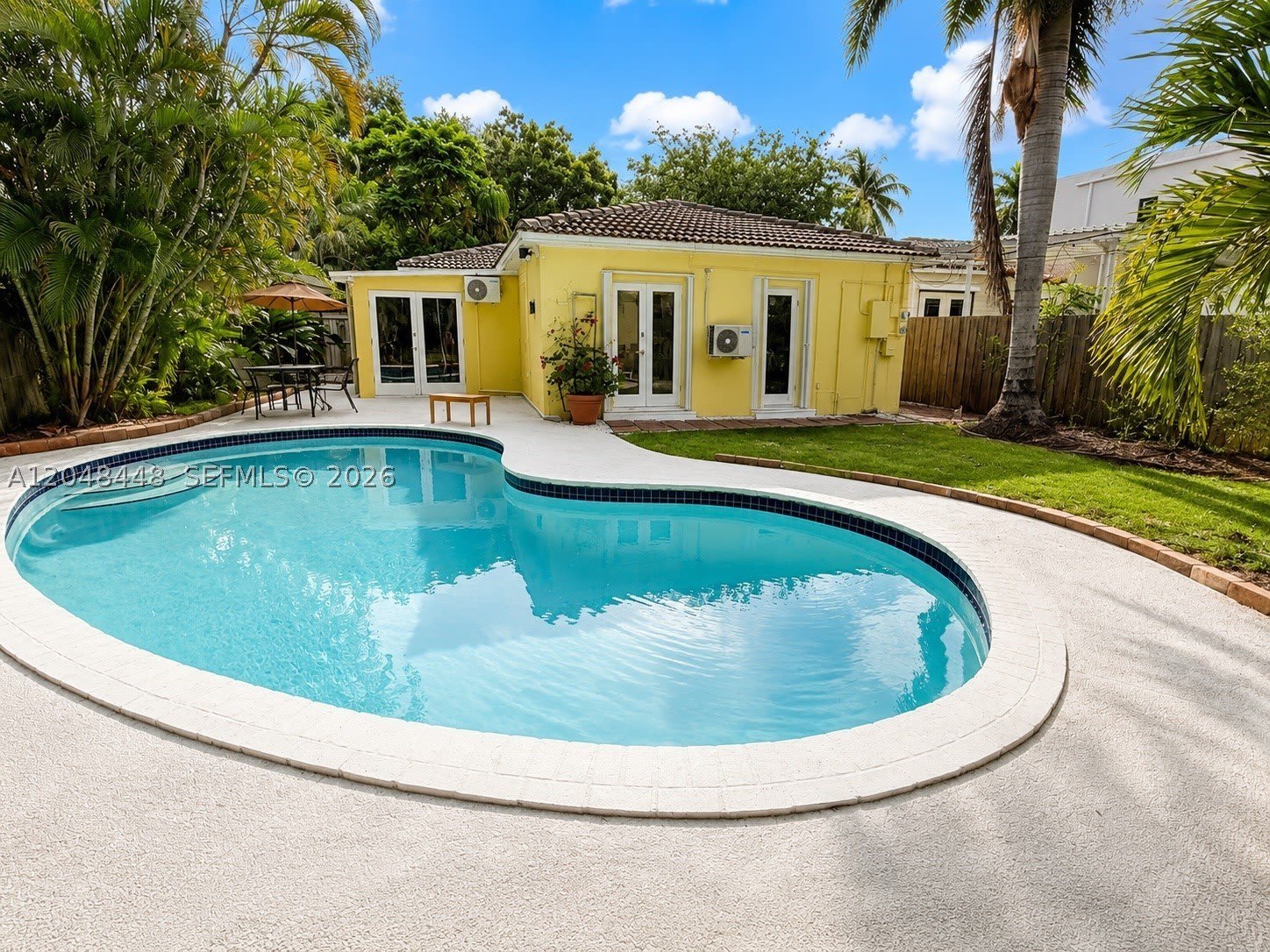 530 NE 11th Ave – photo 2