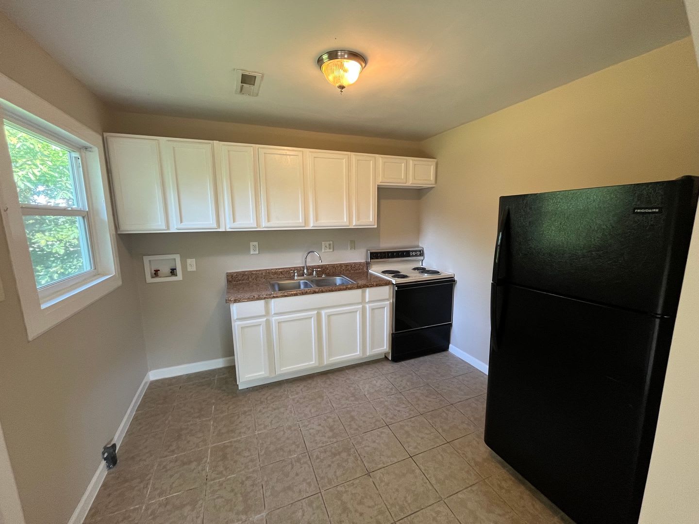 Three Bedroom Home Within Walking Distance to Alabama A&M – photo 5