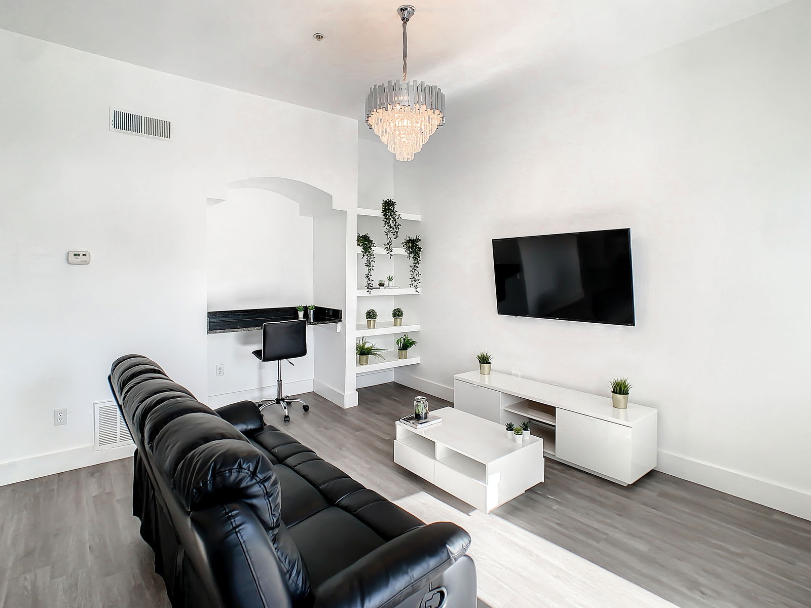 7240 Westpointe Boulevard – photo 2
